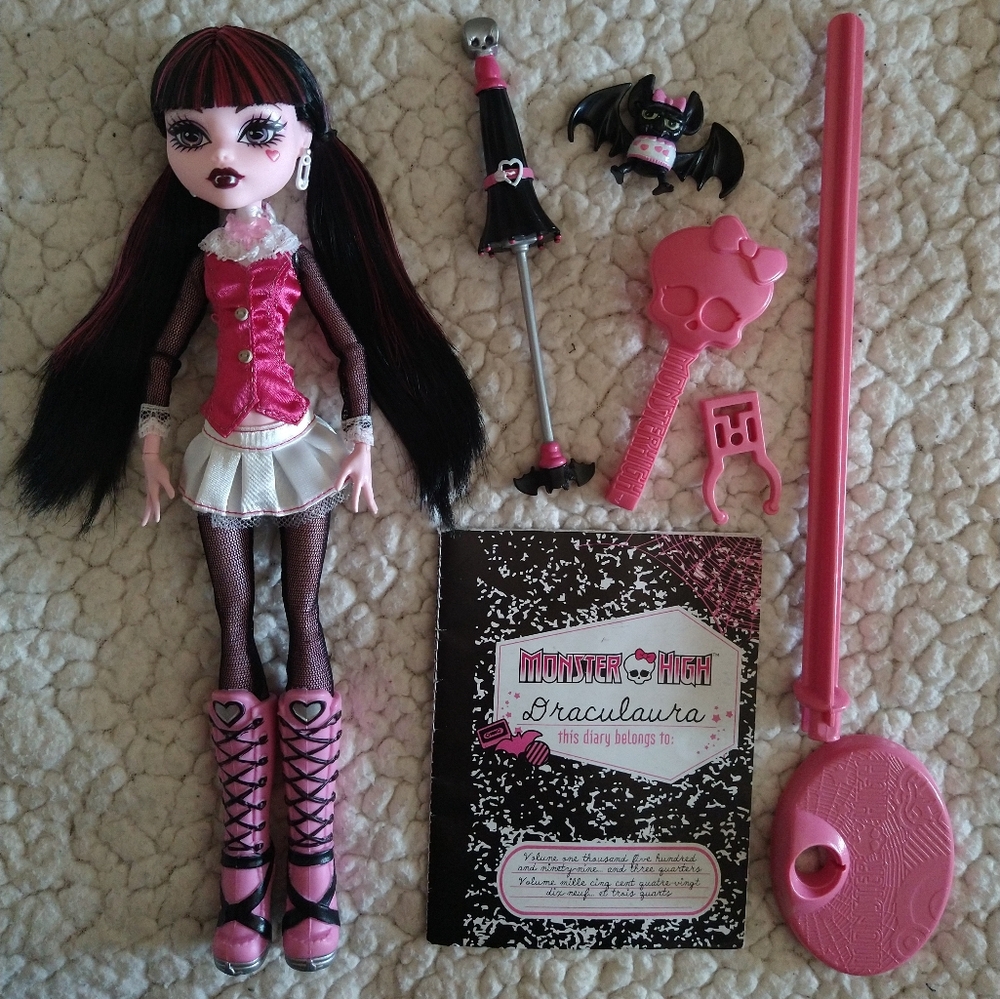 Monster High Draculaura Doll w/ Accessories 2021 Booriginal Creeproduction